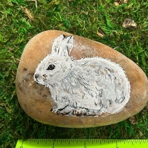 Hand-Painted Rabbit Stone Decor - White and Brown